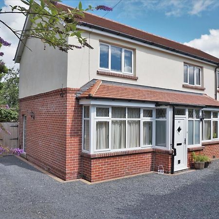 Grange Croft Villa Ben Rhydding Екстериор снимка
