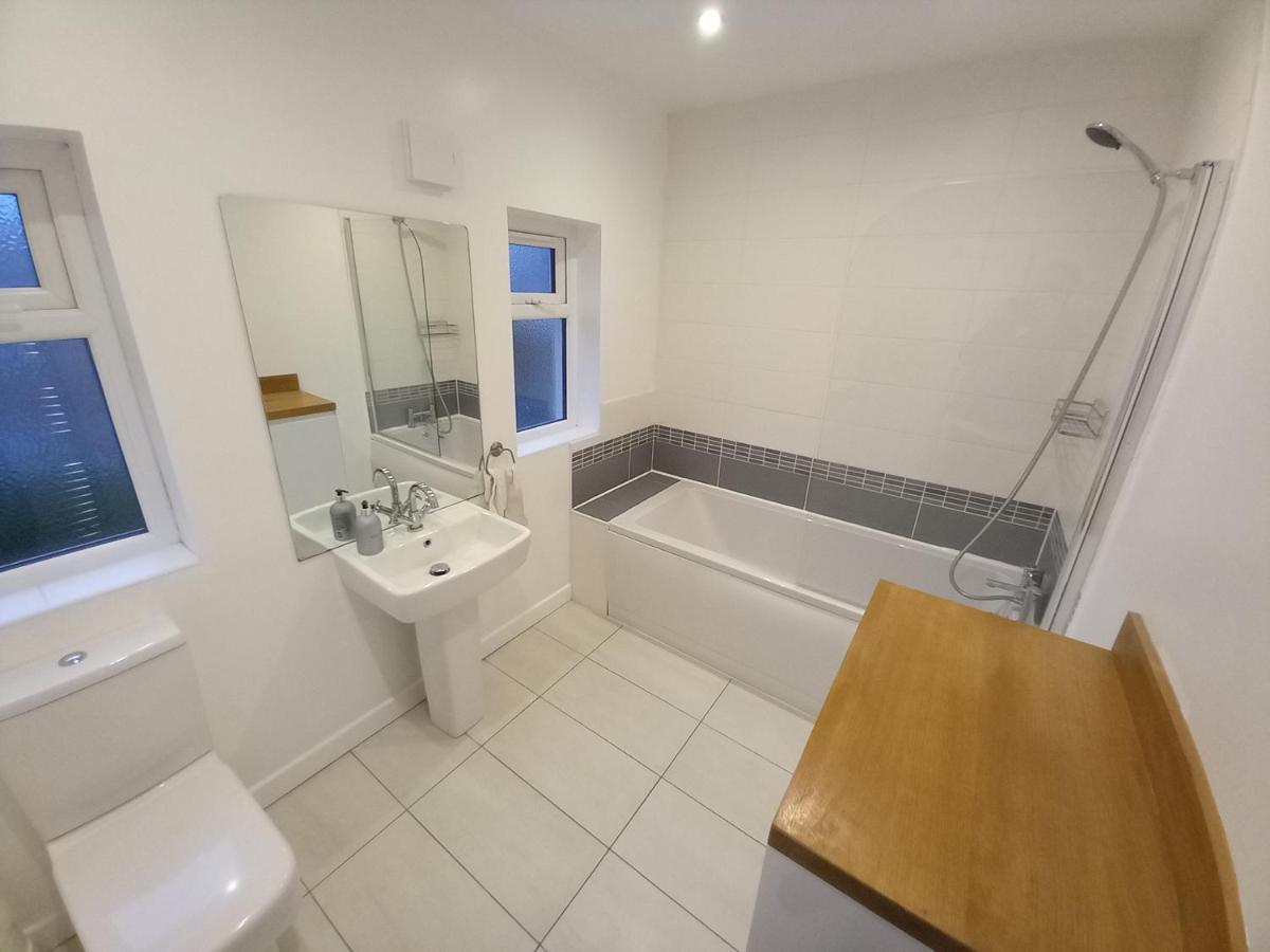 Grange Croft Villa Ben Rhydding Екстериор снимка