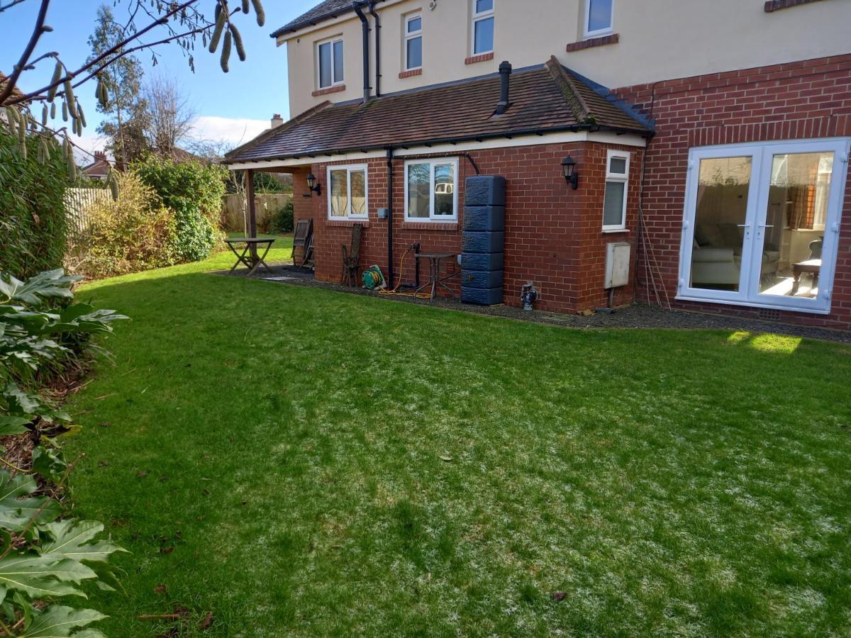 Grange Croft Villa Ben Rhydding Екстериор снимка