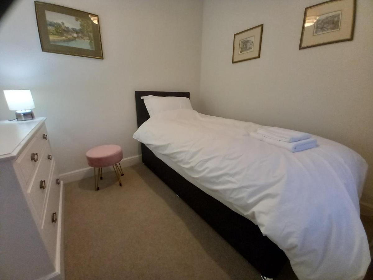 Grange Croft Villa Ben Rhydding Екстериор снимка
