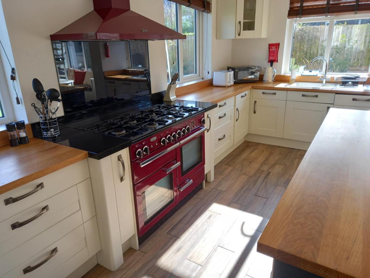 Grange Croft Villa Ben Rhydding Екстериор снимка